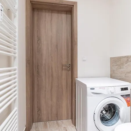 Brand New #62 With Free Secure Parking In The Center Prague